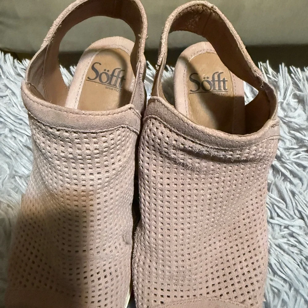 Sofft‎ Blush Peep-Toe Wedges